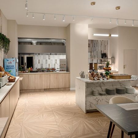Ramada By Wyndham Bucharest Otopeni Airport מראה חיצוני תמונה