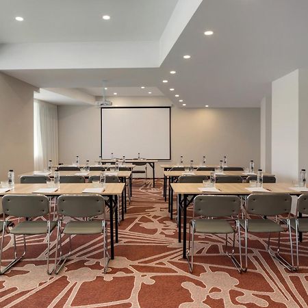 Ramada By Wyndham Bucharest Otopeni Airport מראה חיצוני תמונה