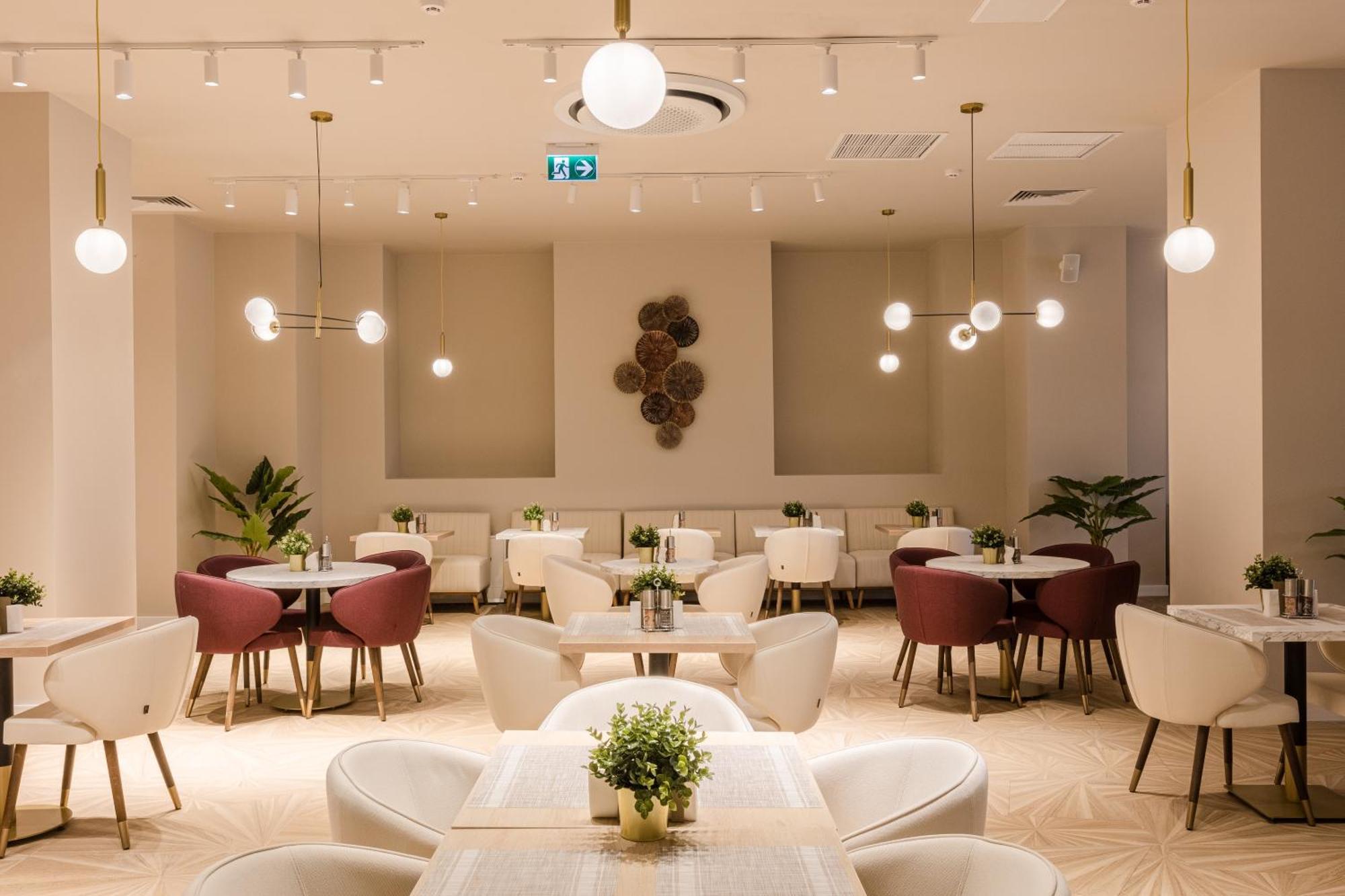 Ramada By Wyndham Bucharest Otopeni Airport מראה חיצוני תמונה