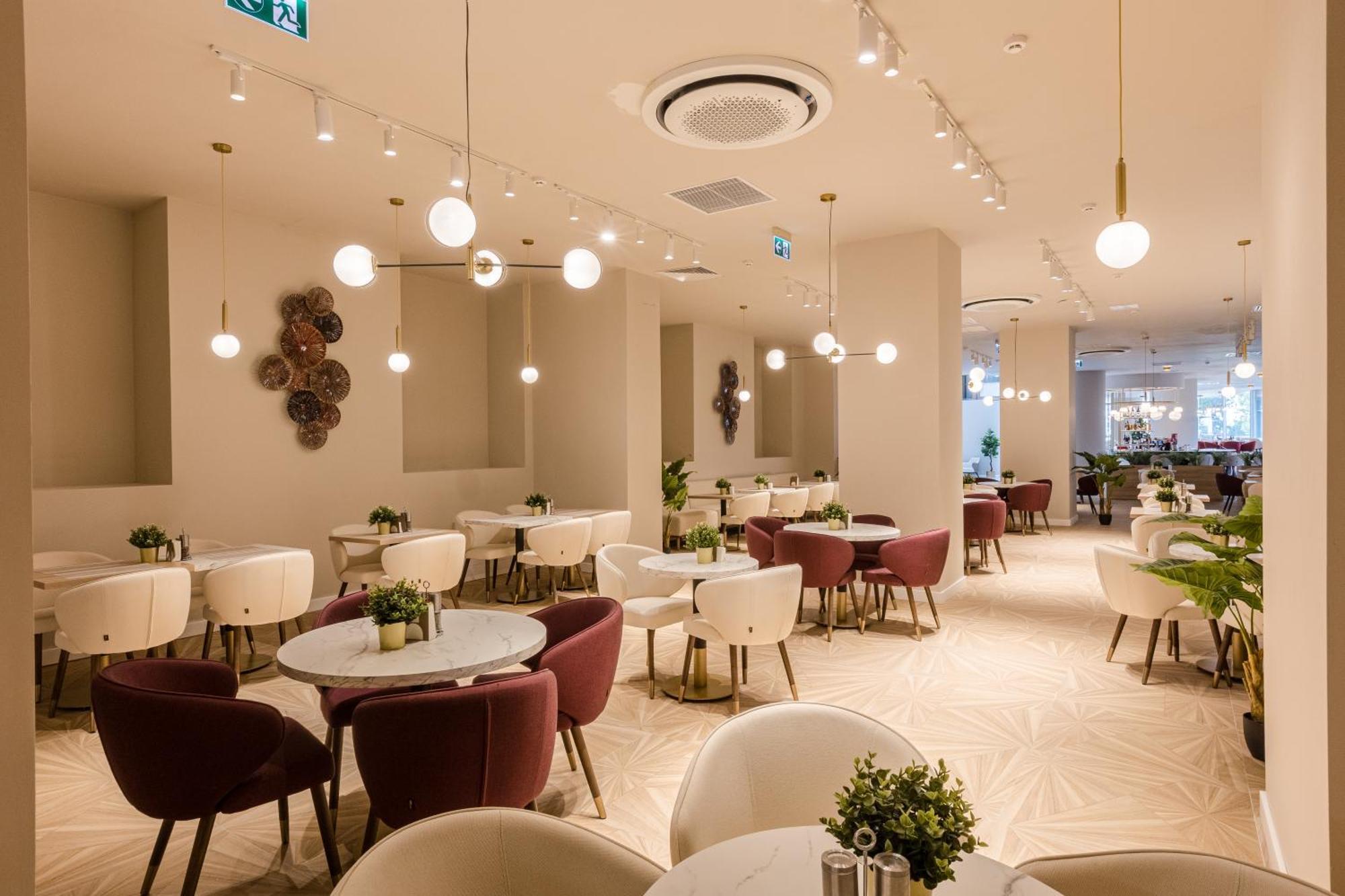 Ramada By Wyndham Bucharest Otopeni Airport מראה חיצוני תמונה