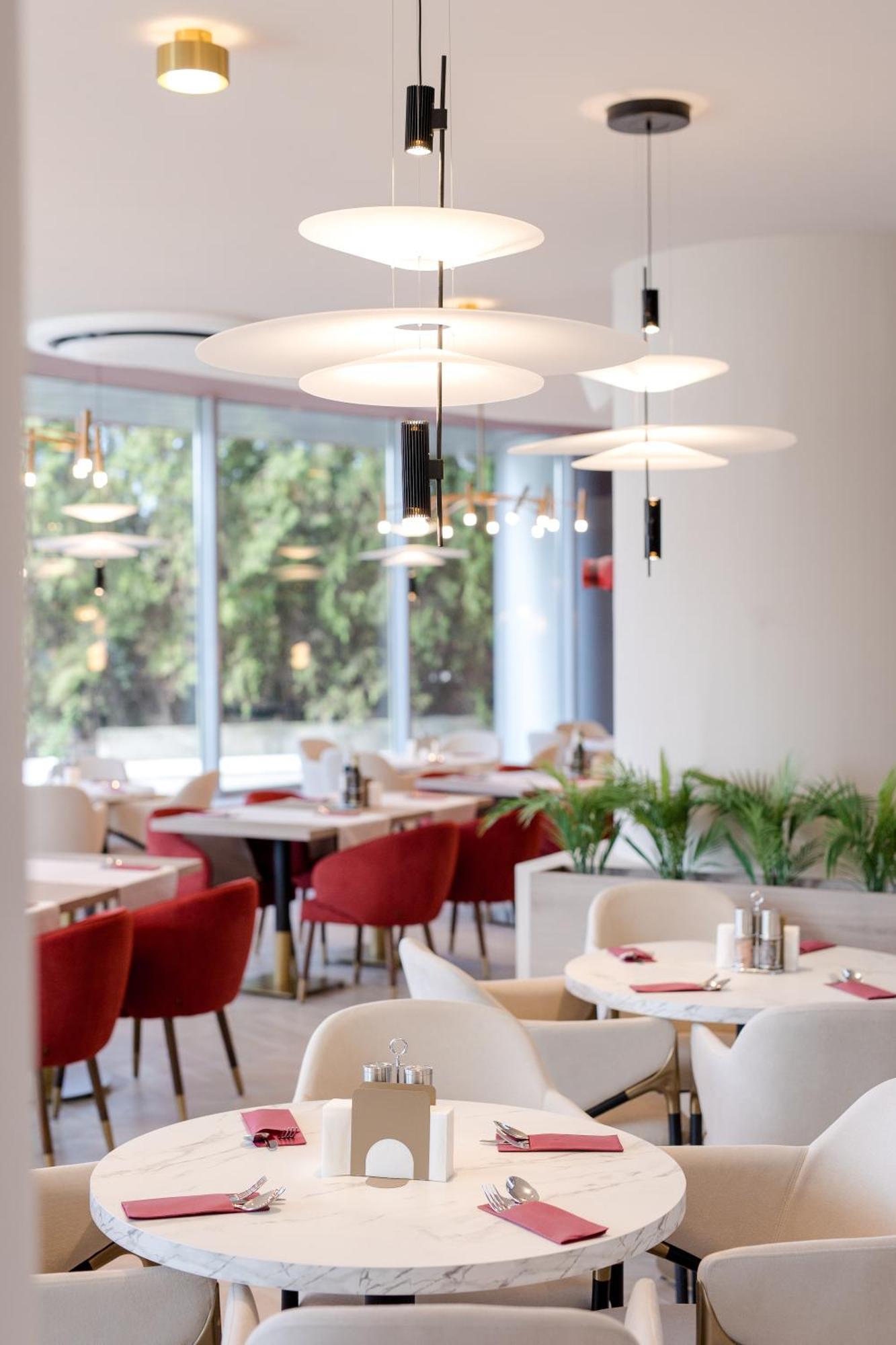 Ramada By Wyndham Bucharest Otopeni Airport מראה חיצוני תמונה