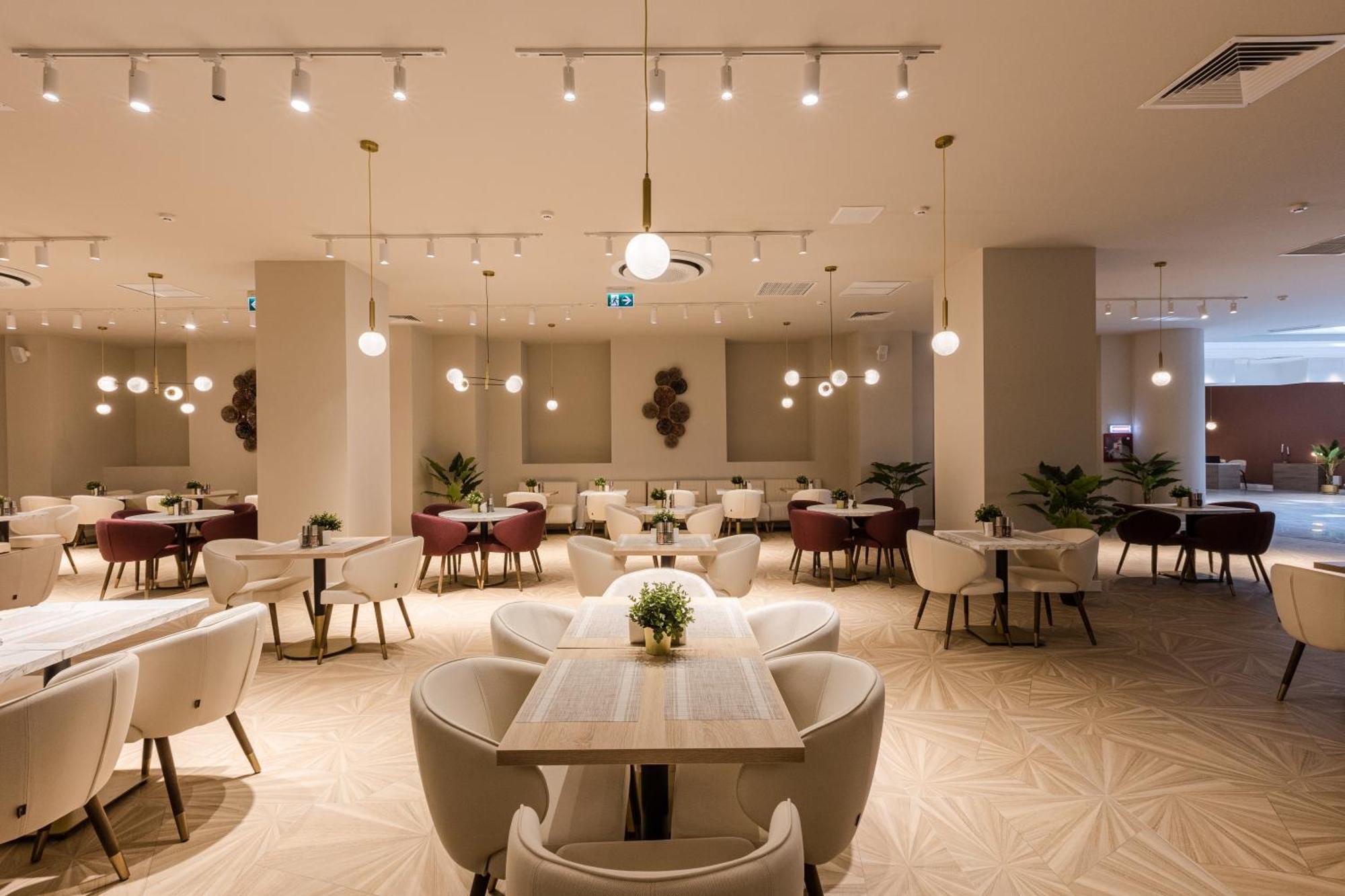 Ramada By Wyndham Bucharest Otopeni Airport מראה חיצוני תמונה