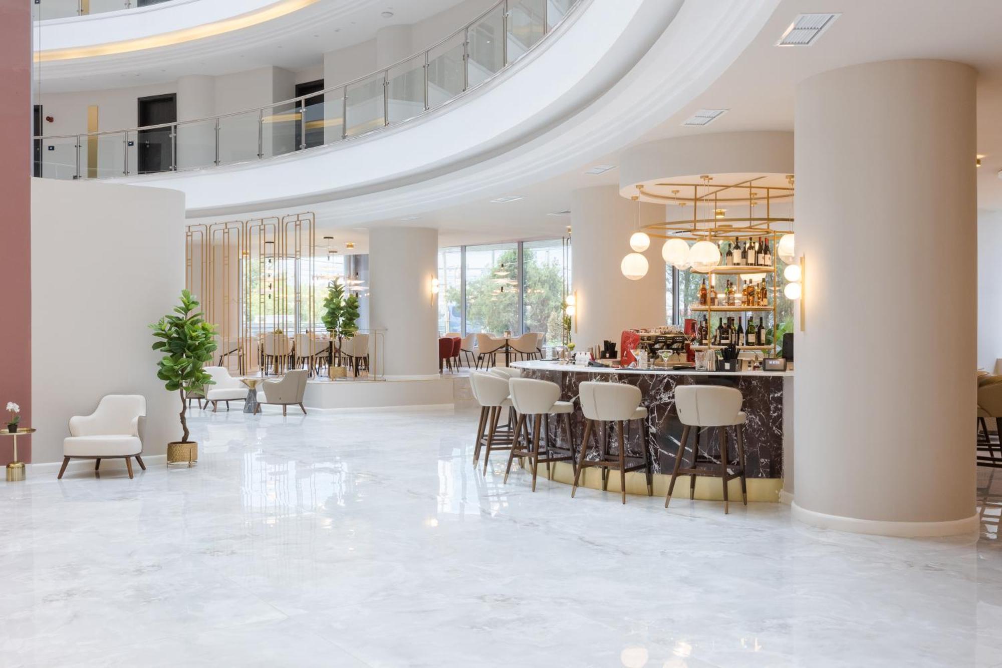 Ramada By Wyndham Bucharest Otopeni Airport מראה חיצוני תמונה