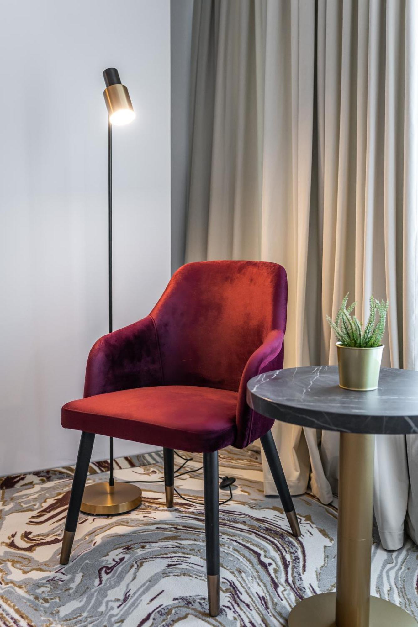 Ramada By Wyndham Bucharest Otopeni Airport מראה חיצוני תמונה
