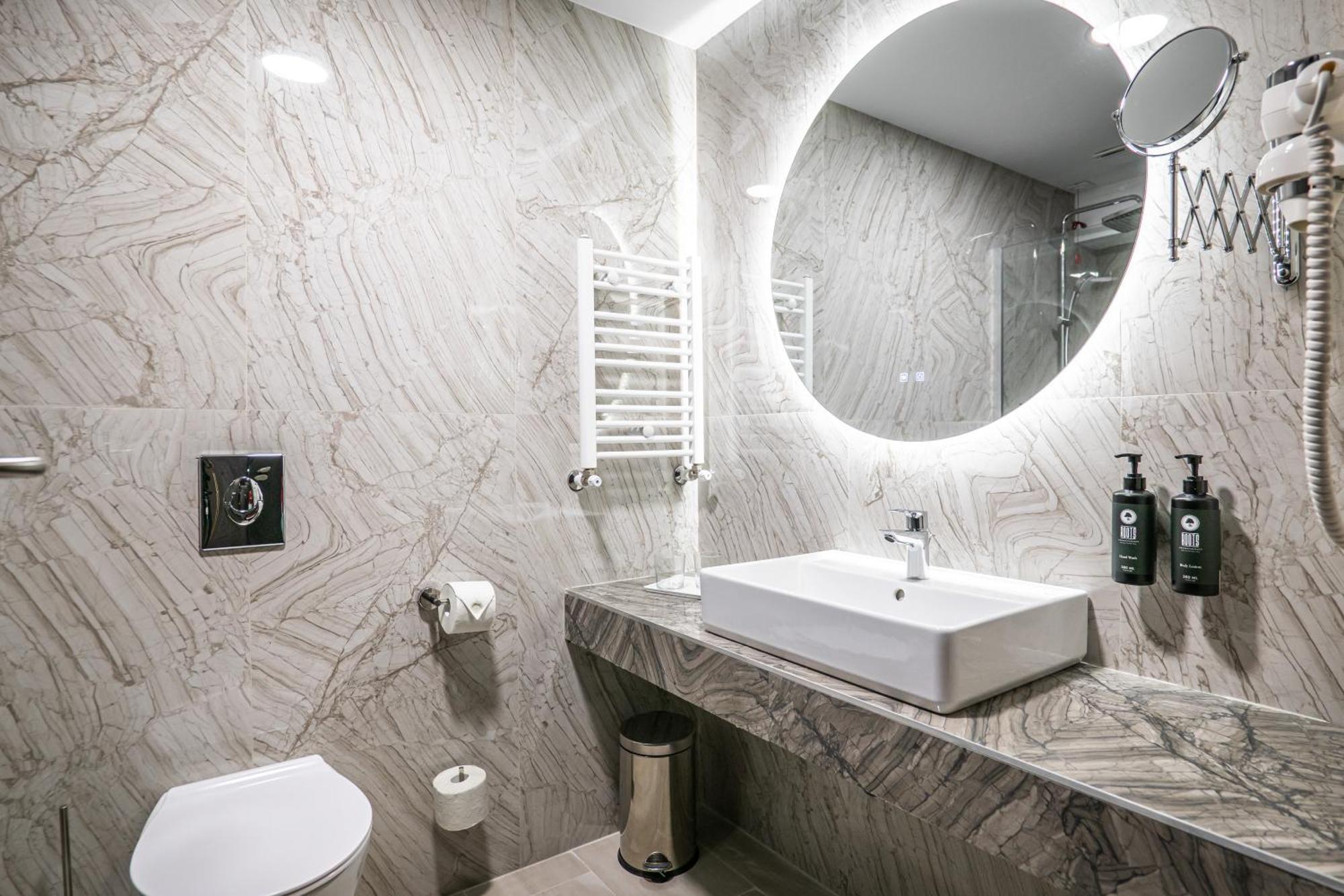 Ramada By Wyndham Bucharest Otopeni Airport מראה חיצוני תמונה