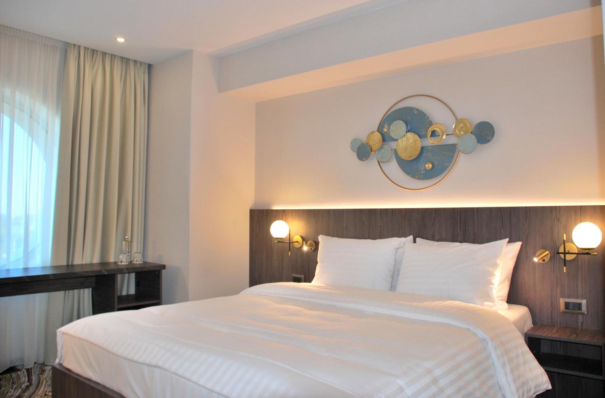 Ramada By Wyndham Bucharest Otopeni Airport מראה חיצוני תמונה