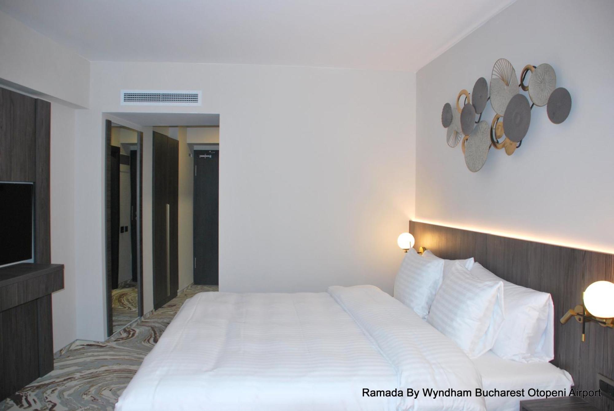 Ramada By Wyndham Bucharest Otopeni Airport מראה חיצוני תמונה