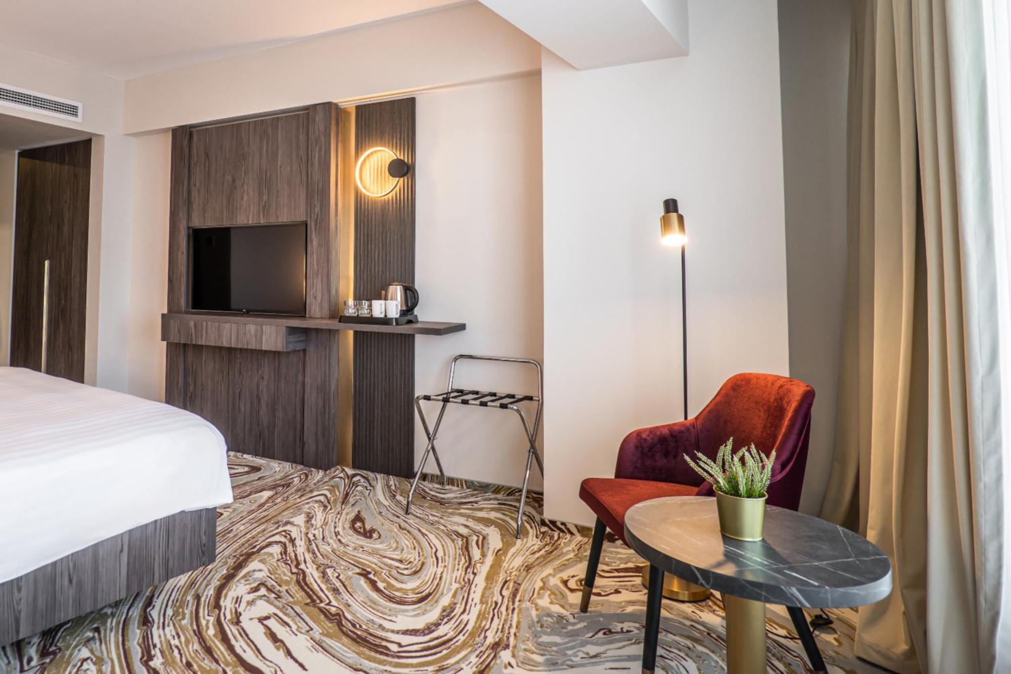 Ramada By Wyndham Bucharest Otopeni Airport מראה חיצוני תמונה