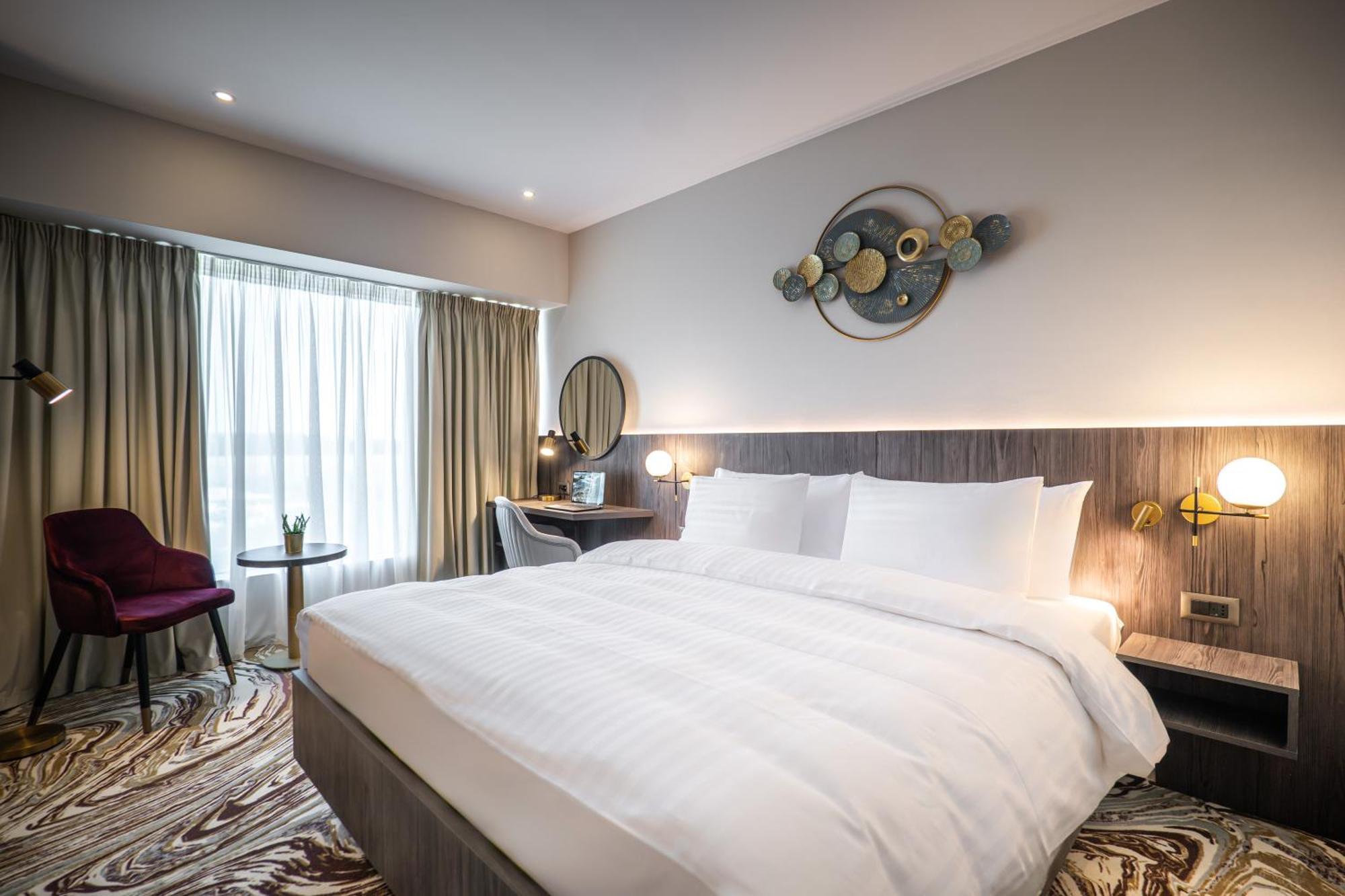 Ramada By Wyndham Bucharest Otopeni Airport מראה חיצוני תמונה