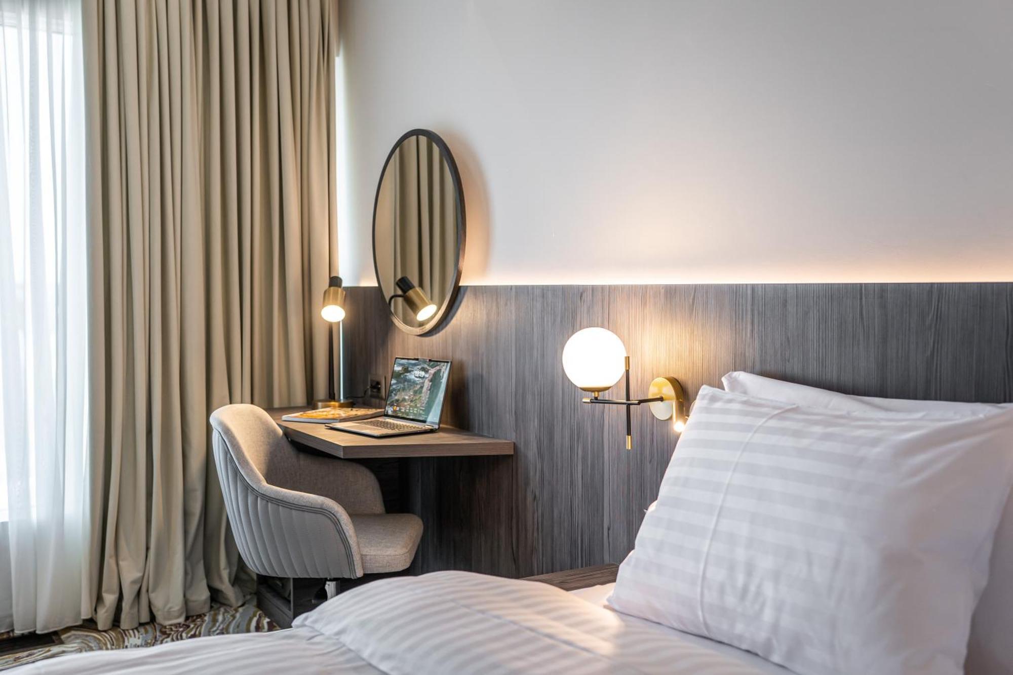 Ramada By Wyndham Bucharest Otopeni Airport מראה חיצוני תמונה