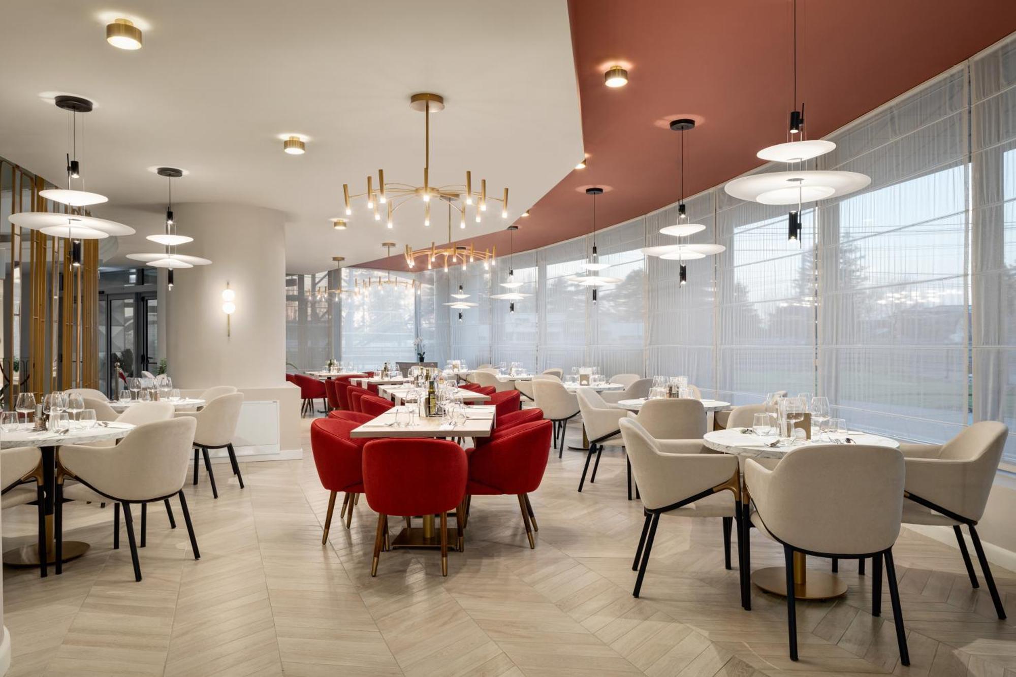 Ramada By Wyndham Bucharest Otopeni Airport מראה חיצוני תמונה