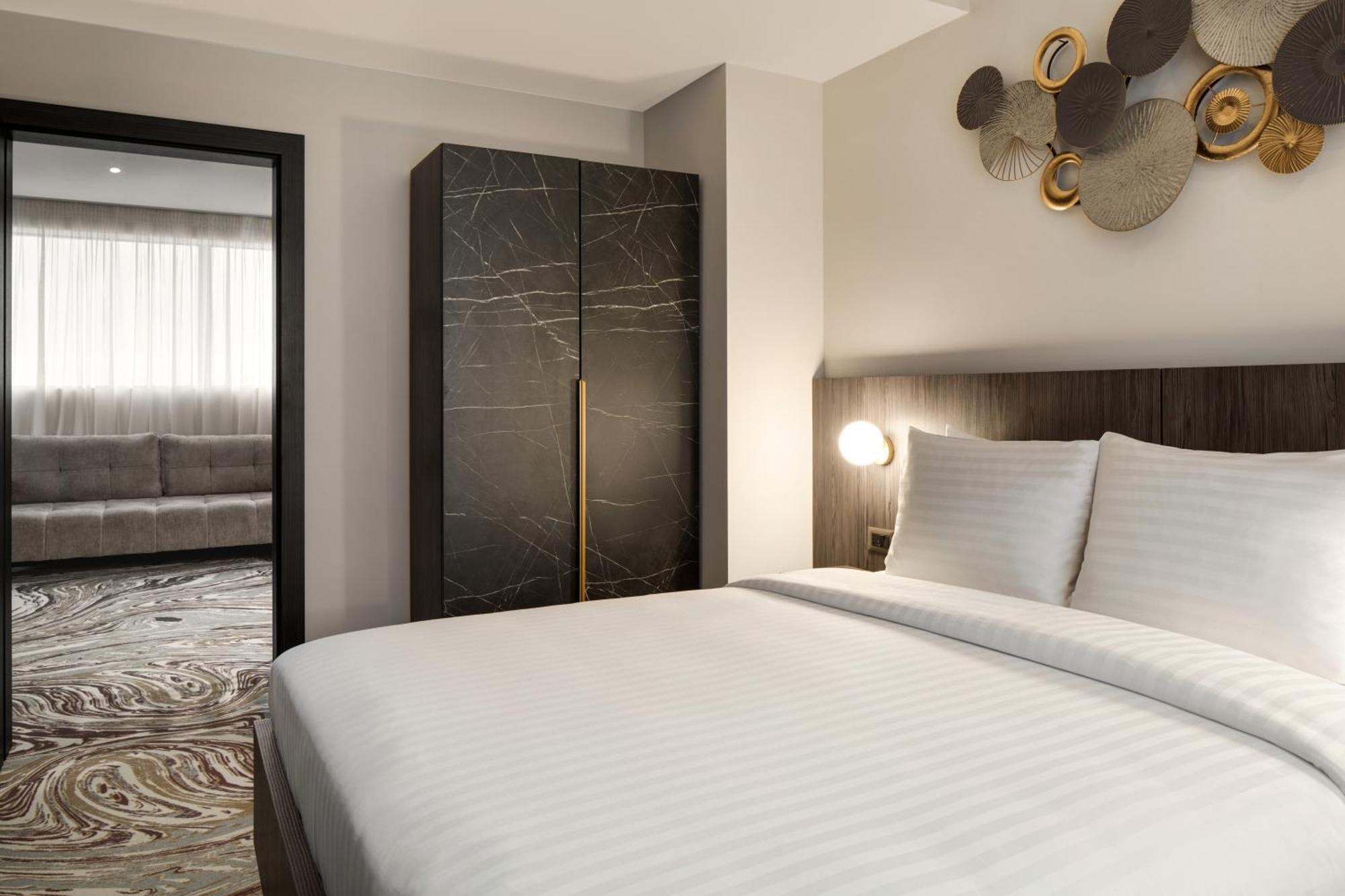Ramada By Wyndham Bucharest Otopeni Airport מראה חיצוני תמונה