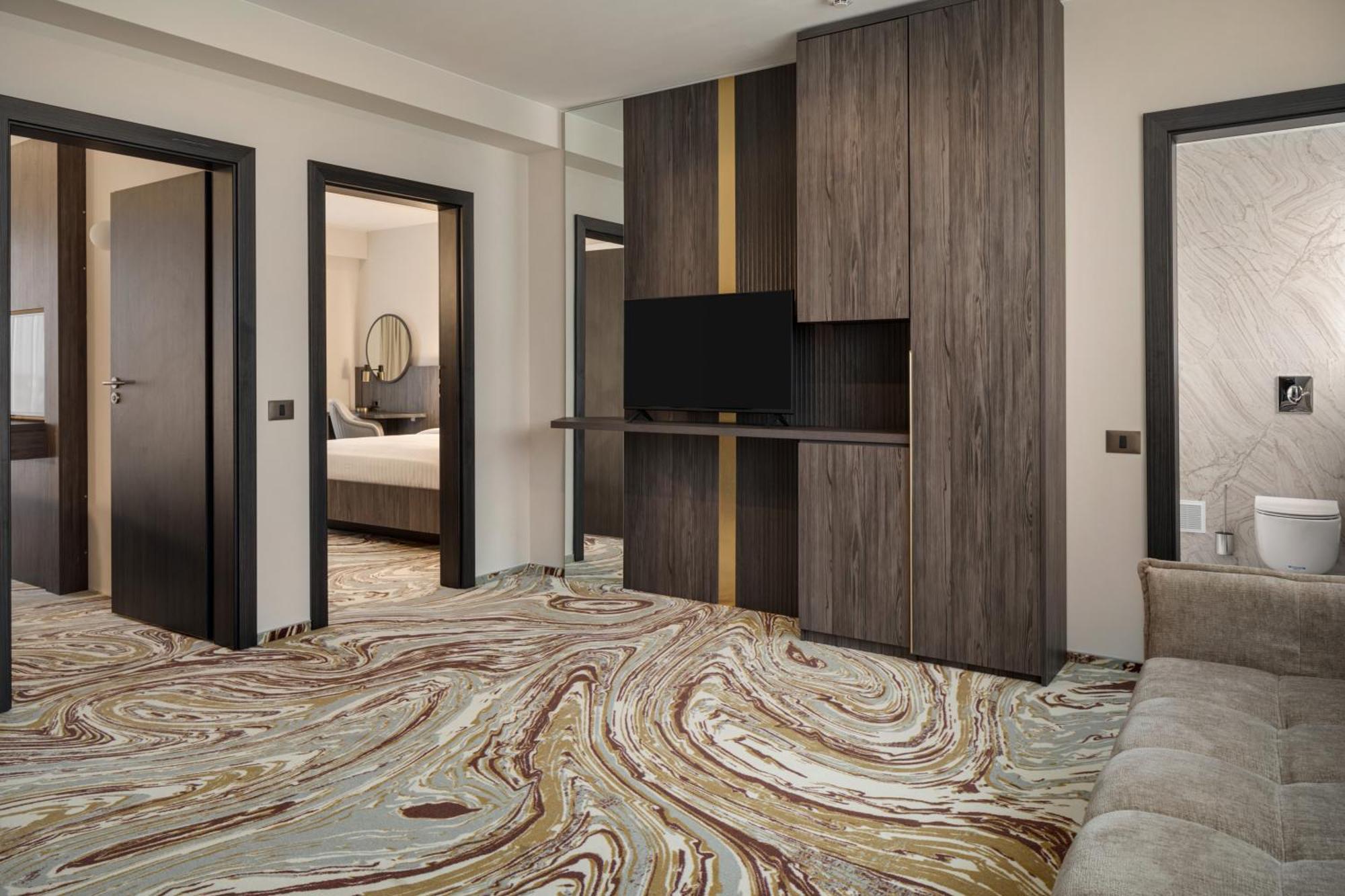 Ramada By Wyndham Bucharest Otopeni Airport מראה חיצוני תמונה