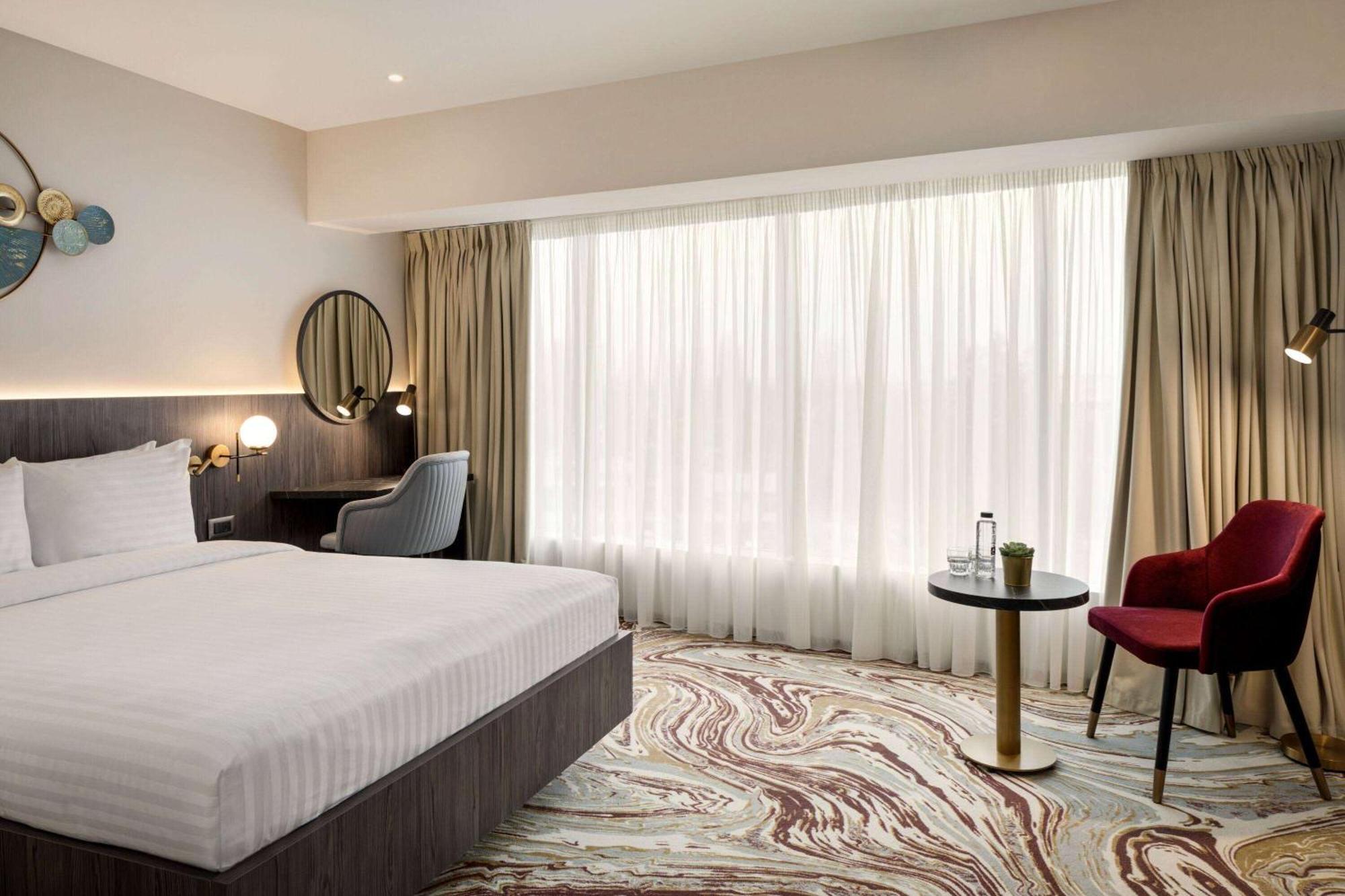 Ramada By Wyndham Bucharest Otopeni Airport מראה חיצוני תמונה